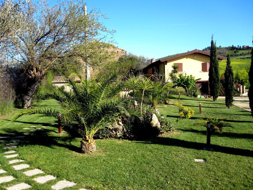 Agriturismo Tenuta Santa Maria Notaresco Buitenkant foto