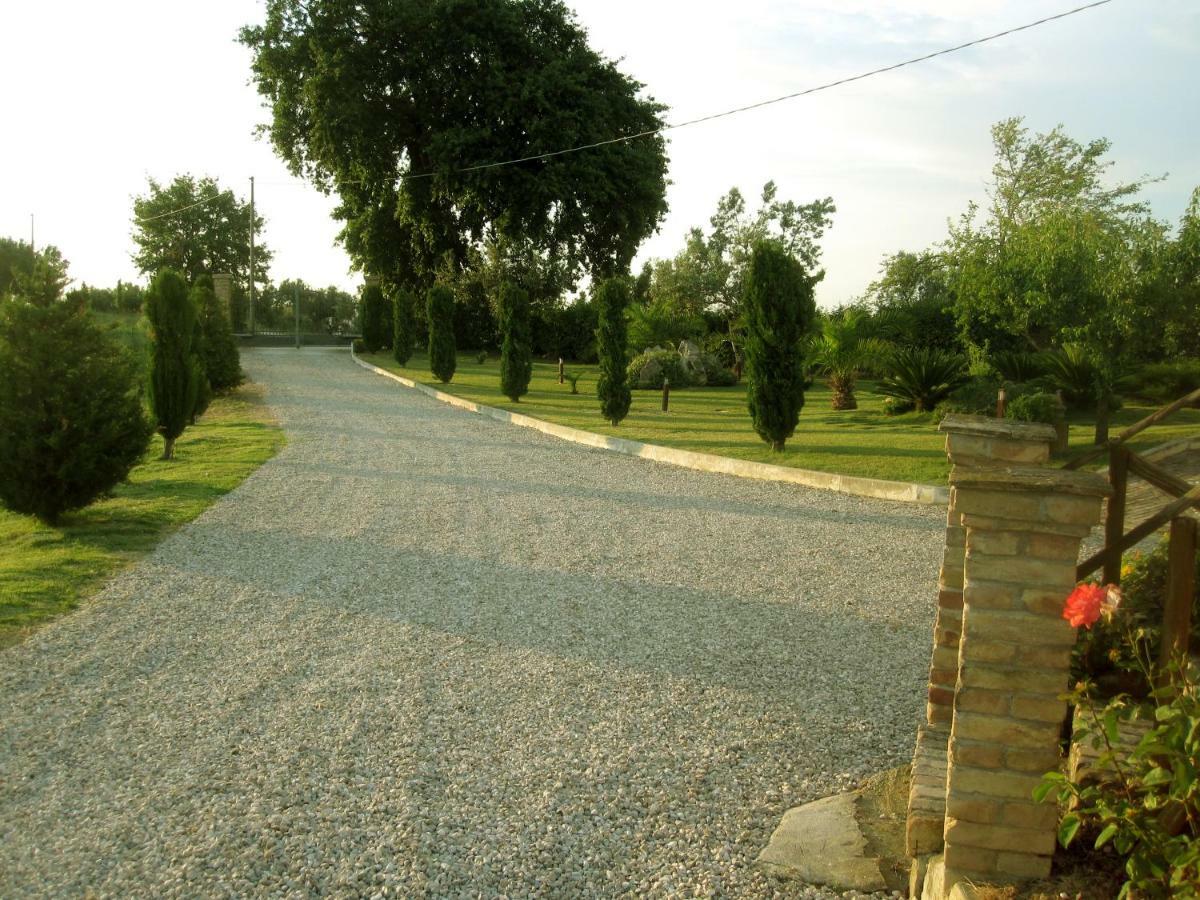 Agriturismo Tenuta Santa Maria Notaresco Buitenkant foto